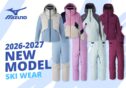 ミズノ 2026-2027 NEW MODEL SKI WEAR。4色のスキーウェア上下セットアップを並べて展示。左からベージュ×ライトブルー、ピンク×ネイビー、ミントグリーン×グレー、バーガンディの配色。左上にミズノロゴ。